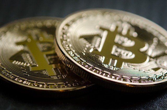 dvě mince bitcoinu.jpg